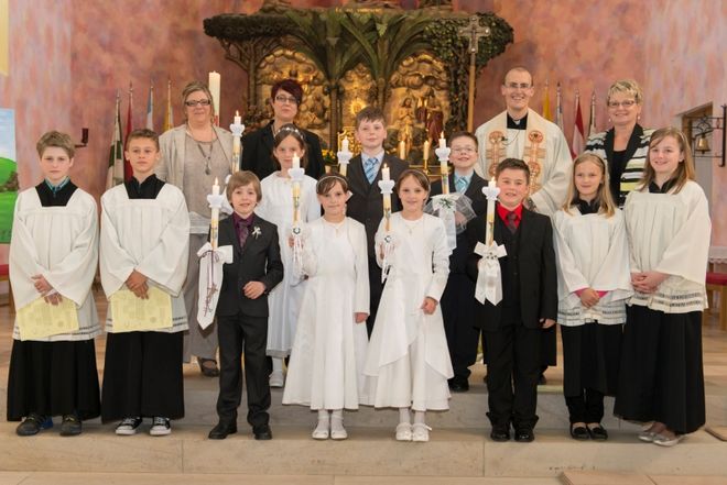 Die Erstkommunionkinder 2014 in der Rommerzer Pfarrkirche